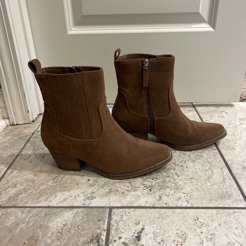 Universal threads western style bootie
